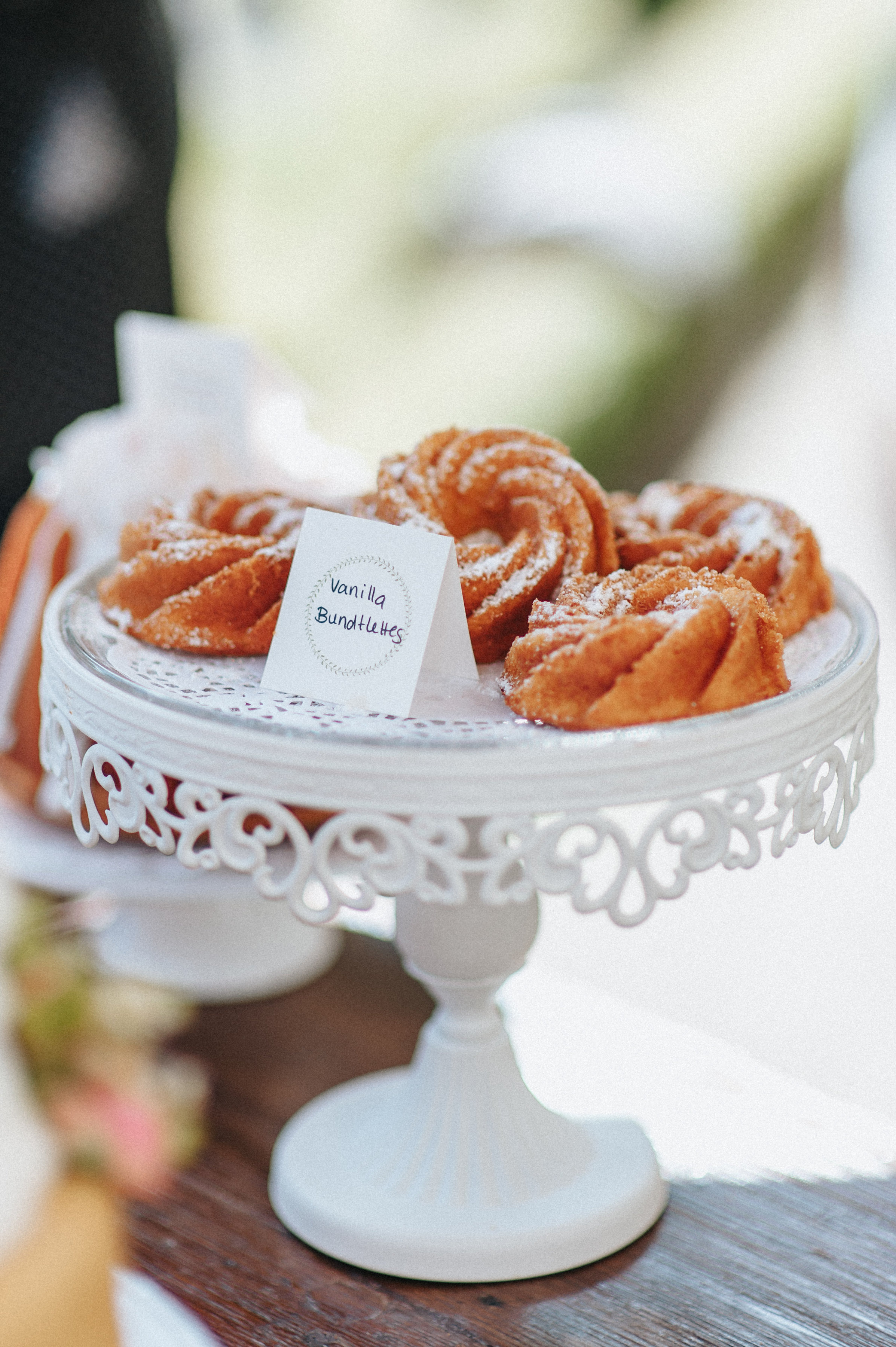 wedding cake Hochzeitstorte Vanilla Bundtlettes sweet table Design: monsieurmuffin Foto: kreativwedding